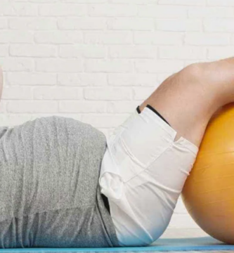 Hombre con obesidad haciendo ejercicio
